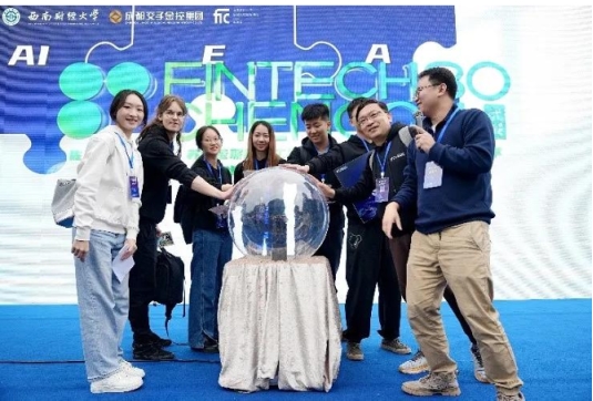 馬拉松開始！第七屆“成都八零”全球金融科技產(chǎn)品設(shè)計與研發(fā)大賽在蓉啟幕！(圖8)